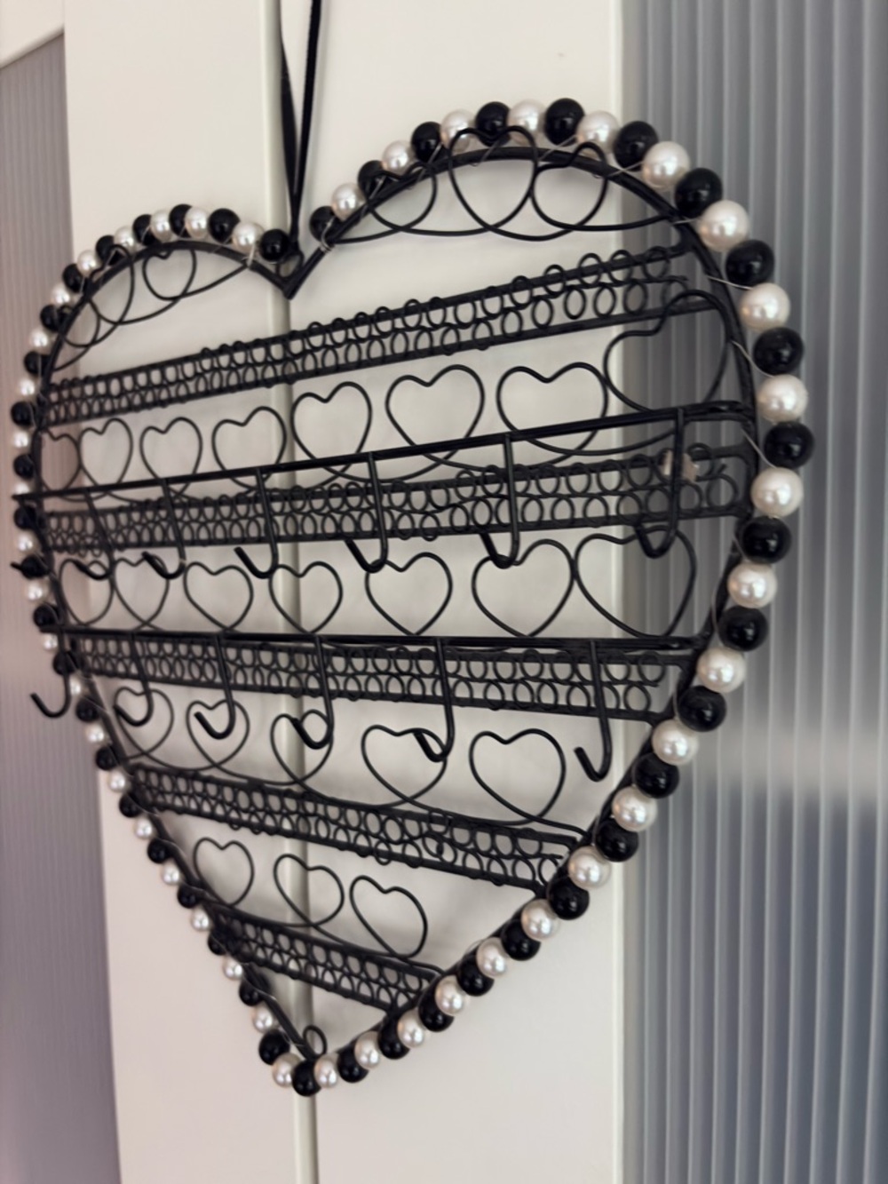 Heart-Shaped Black Metal Earring & Jewelry Organizer with Pearl Accents 11x11 - Picture 4 of 4